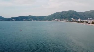 Patong Sahili ve Phuket şehir manzarası gün batımında, Tayland