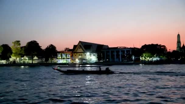 Wat Arun Temple και Chao Phraya River στο ηλιοβασίλεμα, Μπανγκόκ — Αρχείο Βίντεο