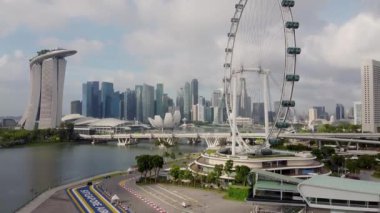 ŞARKI - 2 Ocak 2020 Singapur feribot tekerindeki havadan siluet. İHA 'dan gökdelenler görünümü