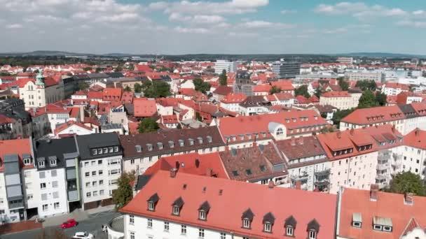 Bamberg a nyári szezonban, Németországban. Kilátás a drónról — Stock videók