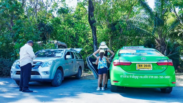 Bangkok Tailandia Diciembre 2019 Turistas Aparcamiento Para Visita Wat Samphran — Foto de Stock