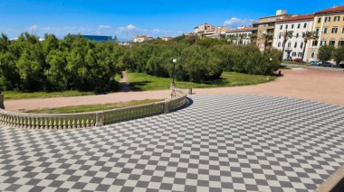 Leghorn, Toskana 'daki Mascagni Meydanı' nın muhteşem hava manzarası. İHA 'dan İtalyan sahilleri