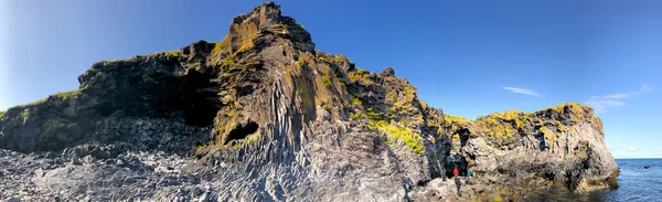 Panoramisch Uitzicht Kust Van Arnarstapi Ijsland Snaefellsnes Rotsen Het Zomerseizoen — Stockfoto