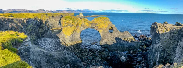 アイスランドのアルナルスタピ海岸線のパノラマビュー 夏の間のSnaefellsnes岩 — ストック写真