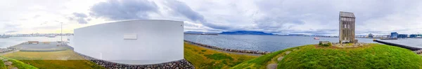 Gyönyörű Tengerpartján Reykjavik Nyáron Thufa Hill Izland Panorámás Kilátás — Stock Fotó