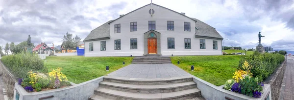 Başbakan Ofisi Yaz Günbatımında Reykjavik Zlanda — Stok fotoğraf