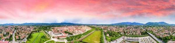 Atemberaubende Luftaufnahme Von Lucca Der Berühmten Stadt Der Toskana Italien — Stockfoto