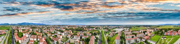 意大利托斯卡纳著名城镇比萨令人惊奇的空中景观 — 图库照片
