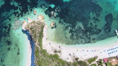 Elba Adası, İtalya. Portoferraio yakınlarındaki Padulella Sahili 'nin inanılmaz hava manzarası.