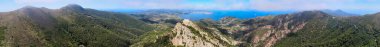 Elba Adası, İtalya. Dağların ve manzaranın insansız hava araçlarından inanılmaz bir manzara..