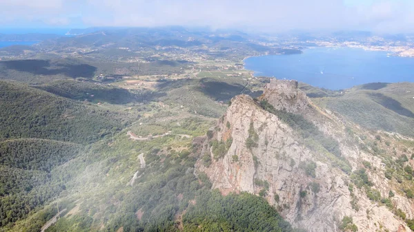 意大利 爱尔巴岛 从高山和风景的无人驾驶飞机上看到惊人的空中景观 — 图库照片