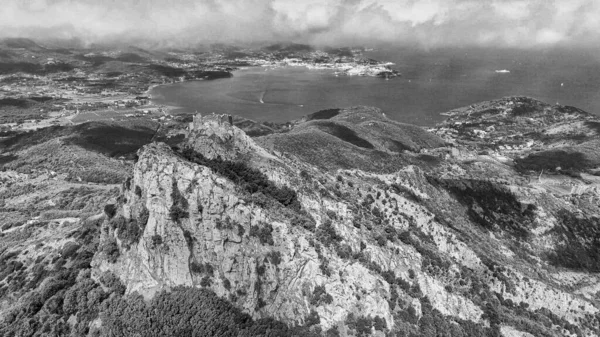Остров Эльба Италия Удивительный Вид Дрона Горы Ландшафт — стоковое фото