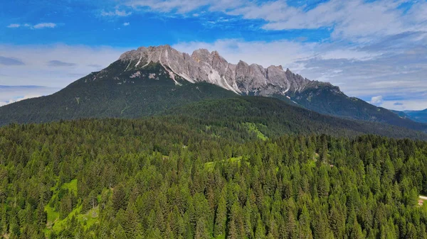 Paisagem Alpina Com Belas Montanhas Verão Vista Drone — Fotografia de Stock