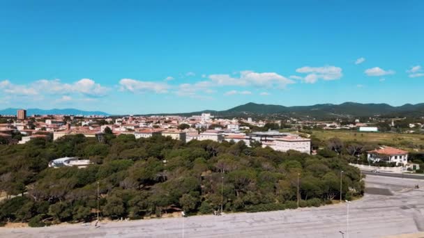 Καταπληκτική εναέρια άποψη της ακτογραμμής Λιβόρνο, Τοσκάνη — Αρχείο Βίντεο