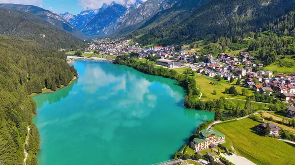 Flygfoto Över Auronzo Sjön Och Staden Sommaren Italienska Dolomiter — Stockfoto