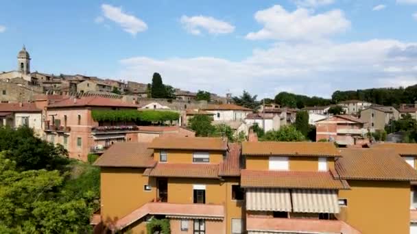 Amazing aerial view of San Quirico medieval town in Tuscany — Stock Video