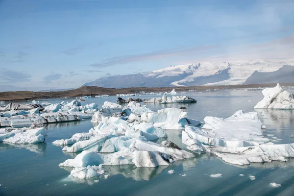 Παγόβουνα Επιπλέουν Στη Λιμνοθάλασσα Jokulsarlon Της Ισλανδίας — Φωτογραφία Αρχείου