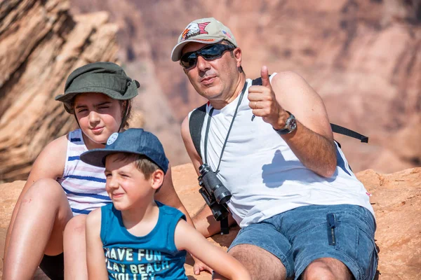 Family Wearing Hats Visiting National Park Summer Season — Stock Photo, Image