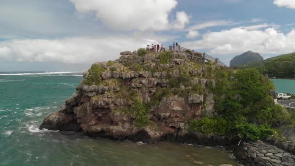 Maconde utsiktspunkten, Mauritius. Monument över kapten Matthew Flinders. En ovanlig väg till öarna i Mauritius — Stockvideo