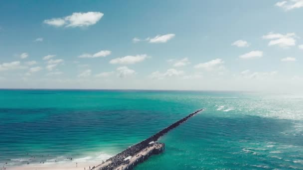 Καταπληκτική αργή κίνηση εναέρια άποψη του Μαϊάμι Beach από South Pointe — Αρχείο Βίντεο