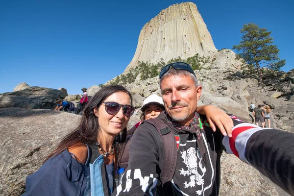 Famiglia Felice Visita Devils Tower Wyoming Concetto Turistico — Foto Stock