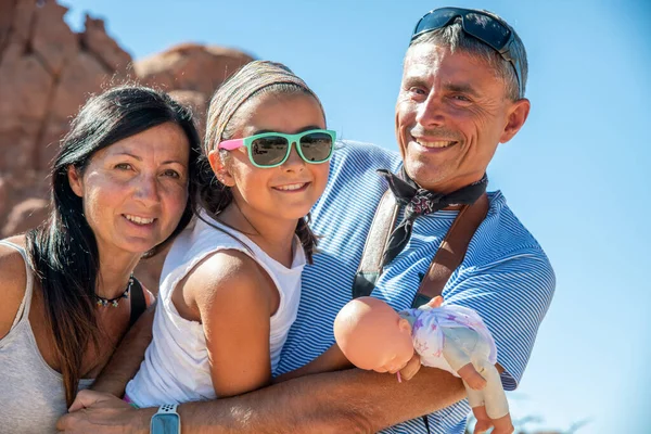 Family Three People Happy Visiting National Park Summertime — Stock Photo, Image