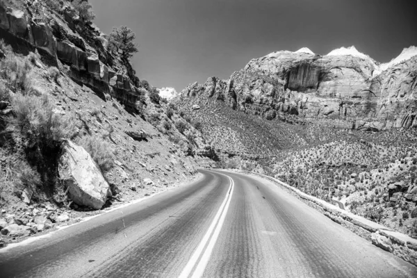 Strada Rossa Campagna Nel Parco Nazionale Zion Utah — Foto Stock