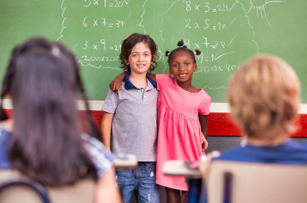 Elementary School Scene Happy Multi Ethnic Friends — Stock Photo, Image