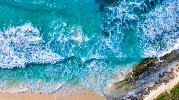 Increíble Vista Aérea Costa Isla Con Olas Largo Del Océano — Foto de Stock