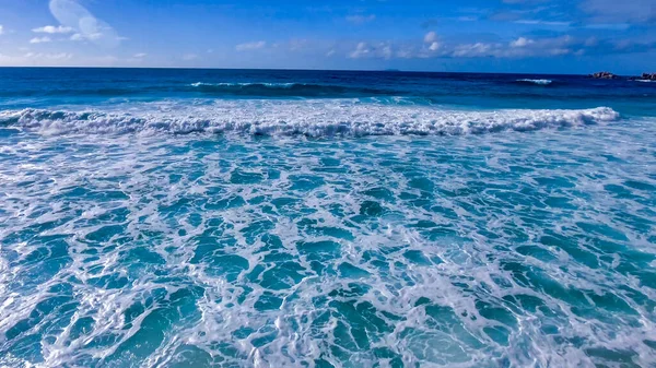 Fantastisk Luftutsikt Över Strandlinje Med Vågor Längs Havet — Stockfoto