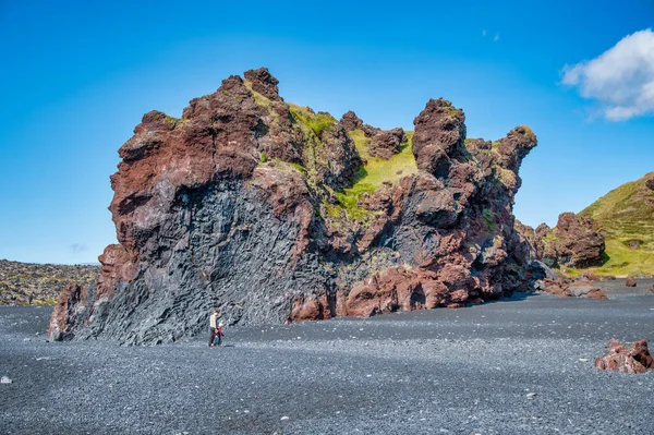 Plaża Djupalonssandur Pięknymi Skałami Sezonie Letnim Islandia — Zdjęcie stockowe