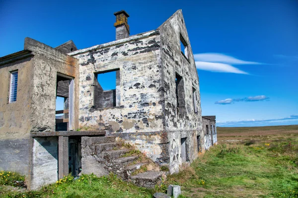 Construcción Abandonada Campo Cerca Del Océano Concepto Soledad — Foto de Stock