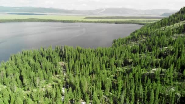 Вид с воздуха на озеро Дженни в национальном парке Гранд-Титон — стоковое видео