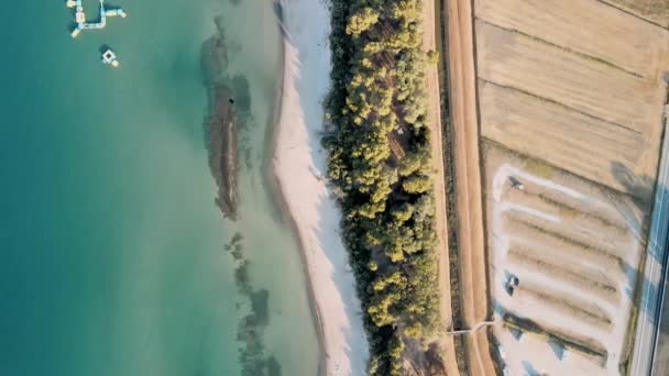 이탈리아, 여름철에 토스카나 해안선의 놀라운 공중 경관 — 비디오
