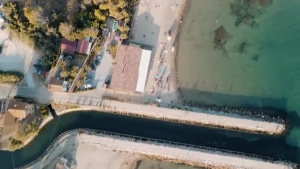 Удивительный вид с беспилотника на побережье Тосканы, Италия — стоковое видео