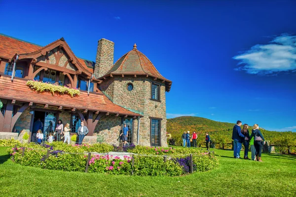 Moultonborough Octubre 2015 Los Turistas Visitan Castillo Las Nubes Una — Foto de Stock