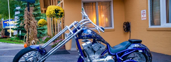 Glendale Październik 2015 Nowoczesny Motocykl Zaparkowany Pobliżu Motelu — Zdjęcie stockowe