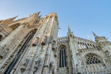 Milan, İtalya. Milano Duomo 'nun inanılmaz manzarası, Katedral gün batımında.