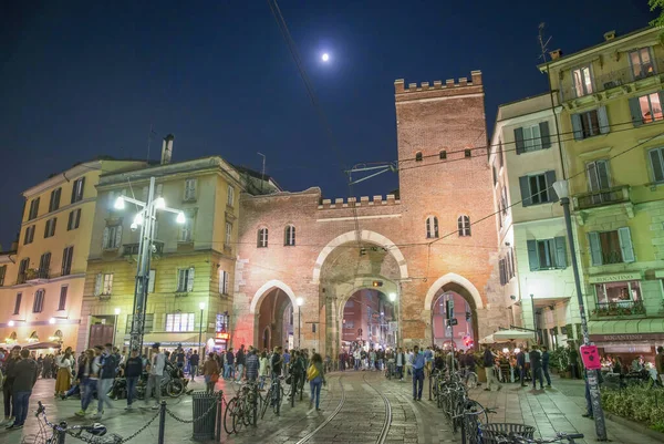 Milan Italie Septembre 2015 Touristes Locaux Profitent Vie Nocturne Près — Photo