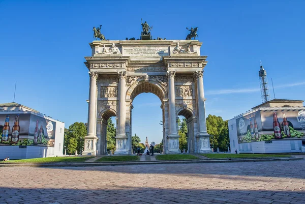 Milano Italie Septembre 2015 Les Touristes Visitent Arco Della Pace — Photo