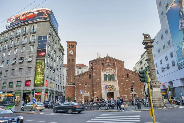 Milan Italy September 2015 Міські Будинки Рекламою Заході Сонця — стокове фото