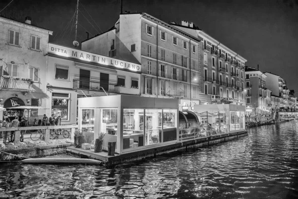 Milano Italy September 2015 Tourists Locals Enjoy Night Life Navigli — Stock Photo, Image