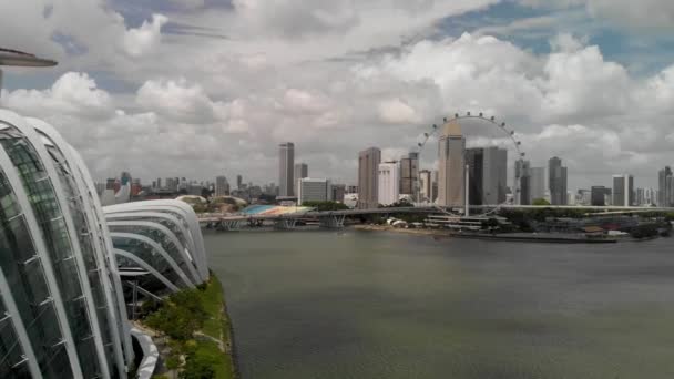 SINGAPORE - 1η ΙΑΝΟΥΑΡΙΟΥ 2020: Πανοραμική εναέρια άποψη του ορίζοντα της πόλης και της περιοχής του κόλπου της Μαρίνας — Αρχείο Βίντεο