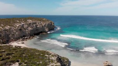 Pennington Körfezi, Kanguru Adası. Kristal berrak suları olan güzel sahil manzarası, Avustralya