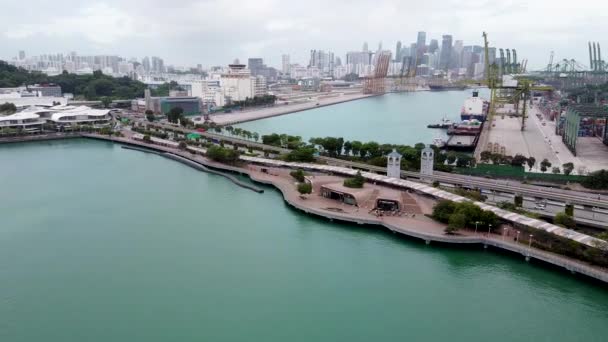 Vue aérienne de la zone des stations balnéaires et du littoral de l'île de Sentosa, Singapour — Video