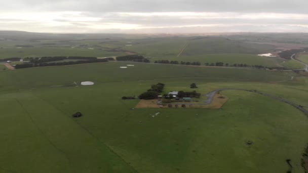 Los Doce Apóstoles en una tarde nublada, vista aérea panorámica desde Gibson Steps parking, Australia — Vídeos de Stock