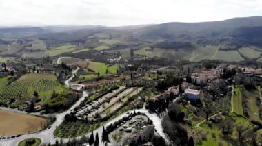 San Gimignano, Toskana. Şehir siluetinin inanılmaz panoramik hava manzarası