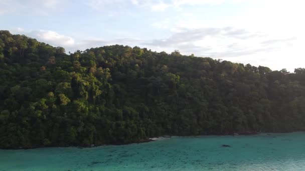 Chong Khat Bay uitzicht vanuit de lucht, Surin Islands National Park, Thailand — Stockvideo