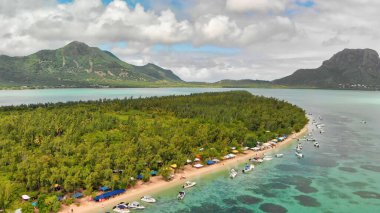 Mauritius, Benitiers Adası 'nın insansız hava aracı görüntüsü..