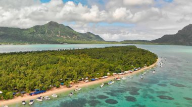 Mauritius, Benitiers Adası 'nın insansız hava aracı görüntüsü..